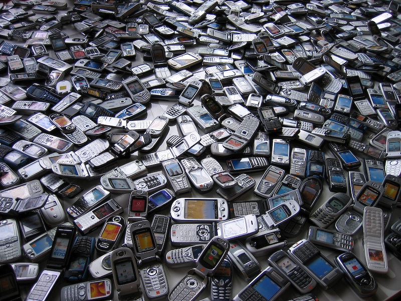 Sea_of_phones.jpg