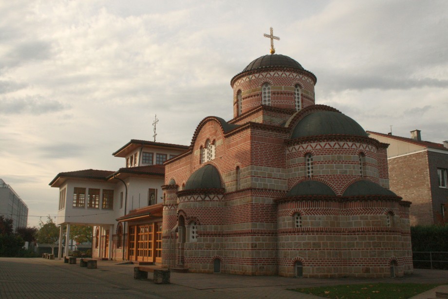 Serbisch-orthodoxe_Kirche_Kirche_Hannover-List2.jpg